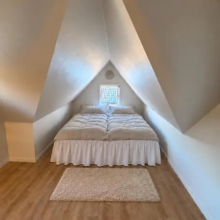 Spacious 3 Bedroom In Apartment